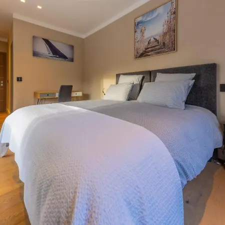 וילה Beautiful 5 Bedrooms Villa, A Shelter In Lush Greenery ניס