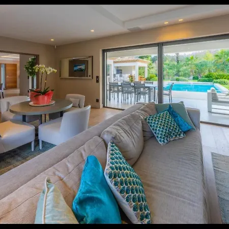 Beautiful 5 Bedrooms Villa, A Shelter In Lush Greenery * ניס