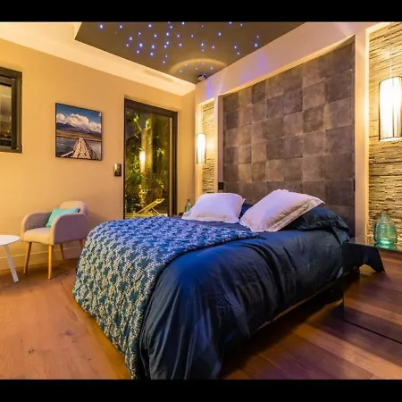 Beautiful 5 Bedrooms Villa, A Shelter In Lush Greenery וילה *