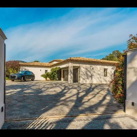 Beautiful 5 Bedrooms Villa, A Shelter In Lush Greenery *