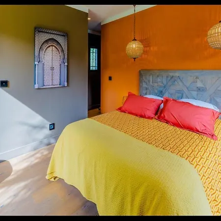 Beautiful 5 Bedrooms Villa, A Shelter In Lush Greenery