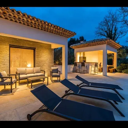Beautiful 5 Bedrooms Villa, A Shelter In Lush Greenery