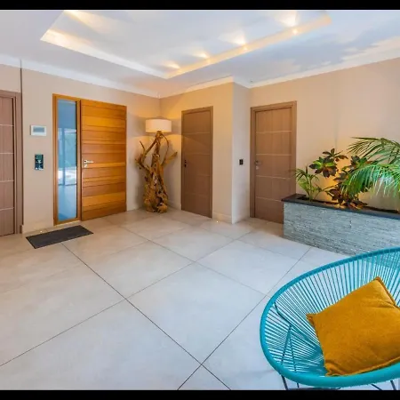 וילה Beautiful 5 Bedrooms Villa, A Shelter In Lush Greenery ניס