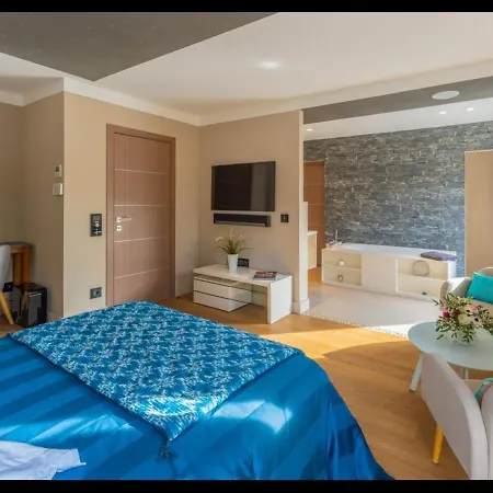 וילה Beautiful 5 Bedrooms Villa, A Shelter In Lush Greenery ניס