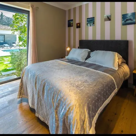 Beautiful 5 Bedrooms Villa, A Shelter In Lush Greenery Villa Nice